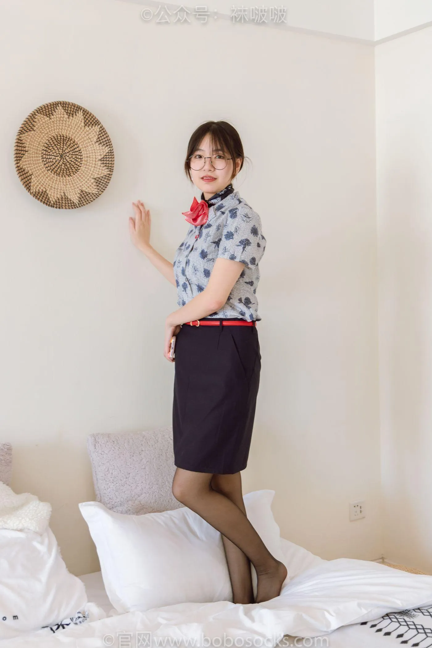 [BoBoSocks袜啵啵]NO.087 小甜豆-空姐制服、高跟鞋、黑丝 [130P]插图2